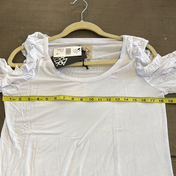 Chaser White Ruffled Cold Shoulder Top NWT - Picture 7 of 7